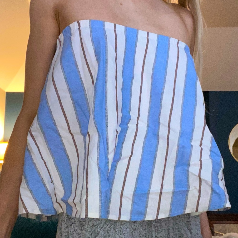 Strapless flowy top